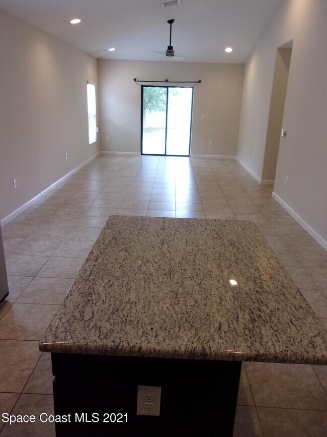 Building Photo - 3935 Harvest Cir