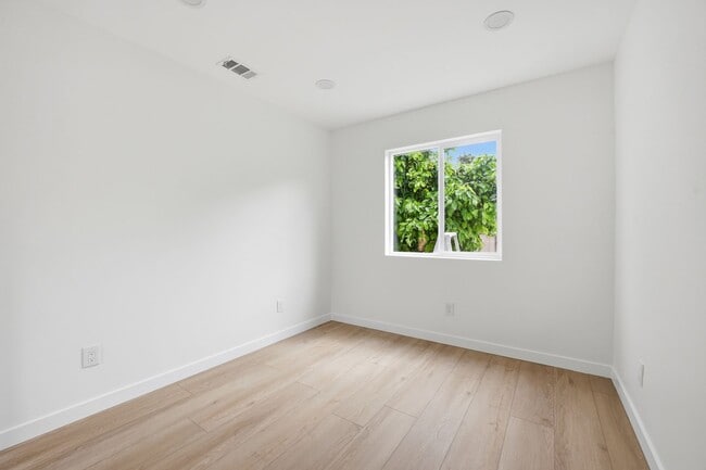 Building Photo - Brand new remodel!