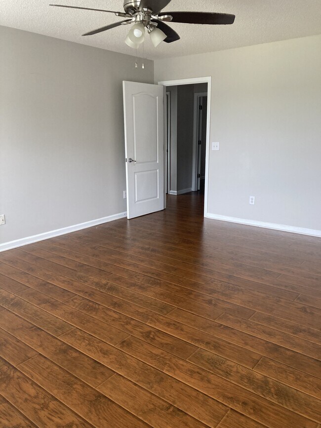 Building Photo - 3122 Imperial Cir SW