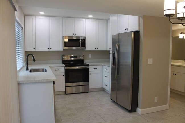 Building Photo - Beautiful Condo with two Master Suites!