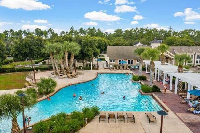 Building Photo - 323A Suwannee Dr