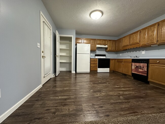 Building Photo - 505 Harriet Ct