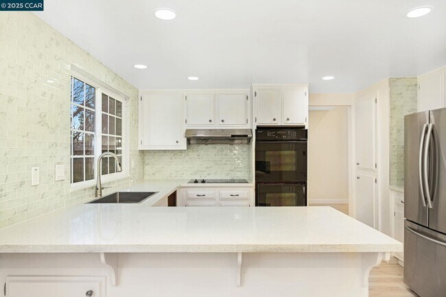 Building Photo - 1181 Sunlight Cir