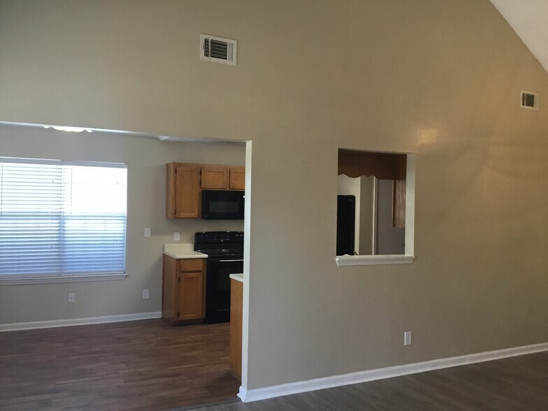 Building Photo - 121 Marsh Edge Ln