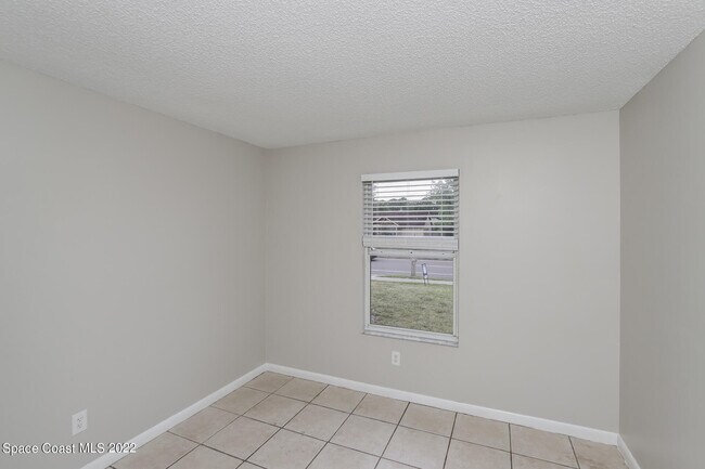 Building Photo - 304 Emerson Dr NW