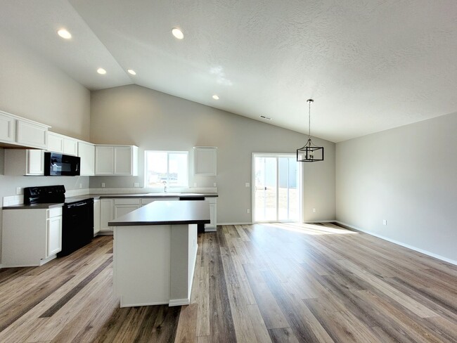 Building Photo - Brand new Star home