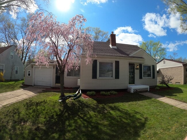 Building Photo - 4 Bed 2 Bath Farmington Hills home for lease