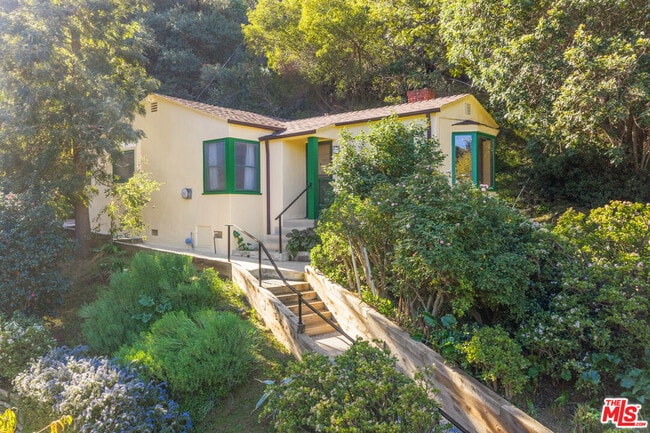 Building Photo - 3705 Fredonia Dr