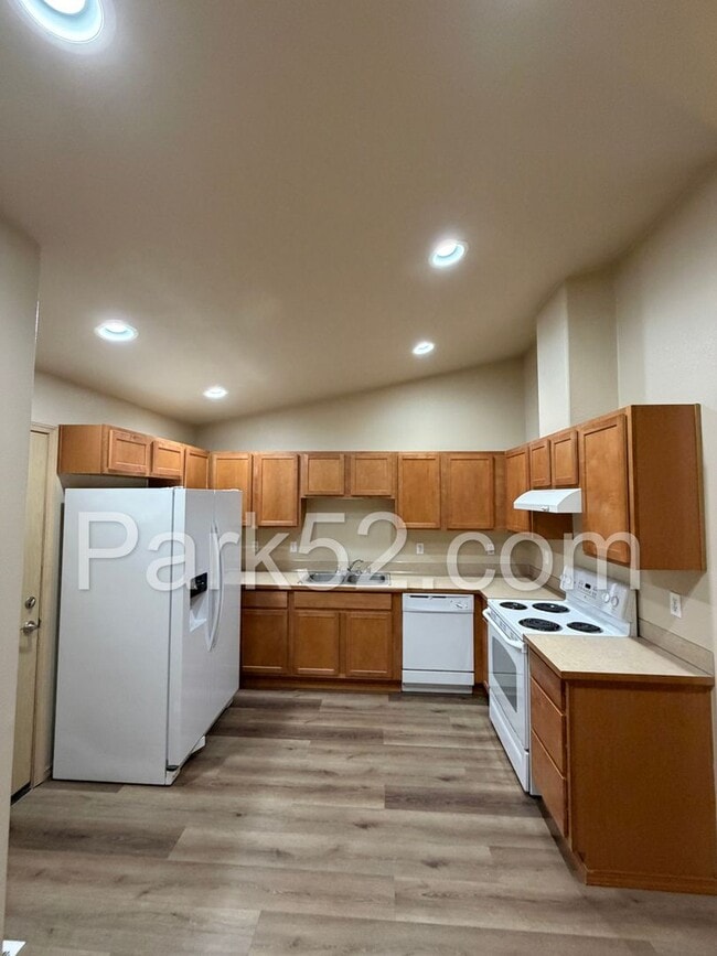 Building Photo - 3-Bedroom Duplex - Gated Community - Puyallup