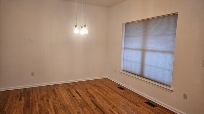 Building Photo - 2719 Colonial Dr