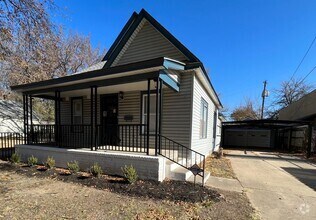 Building Photo - 3 Bed/1 bath home with 2 car garage for rent!