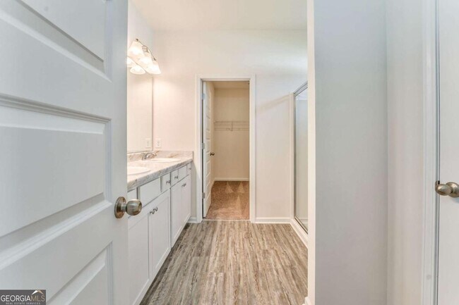 Building Photo - 16 Longbrooke Dr SE