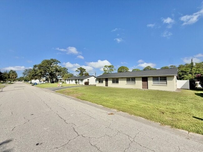 Building Photo - 7073 Brentford Rd