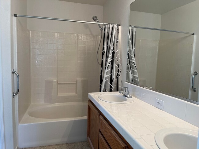 Building Photo - 686 Millbrook St