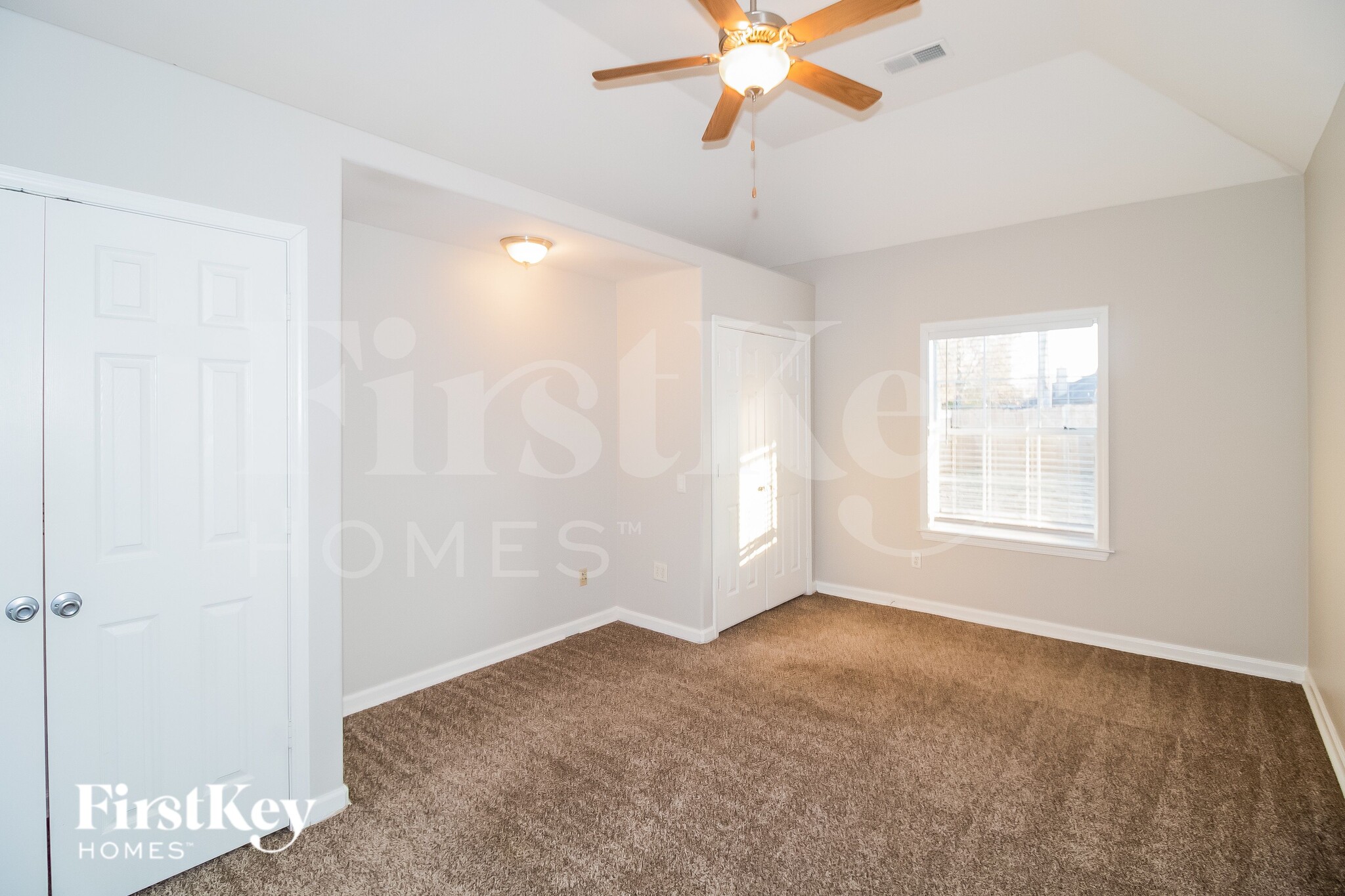 Building Photo - 8595 Shady Elm Dr