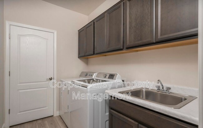 Building Photo - 2425 W Bronco Butte Trl