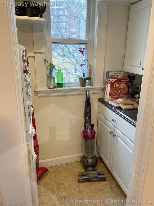 Building Photo - 18 Sanborn Ave