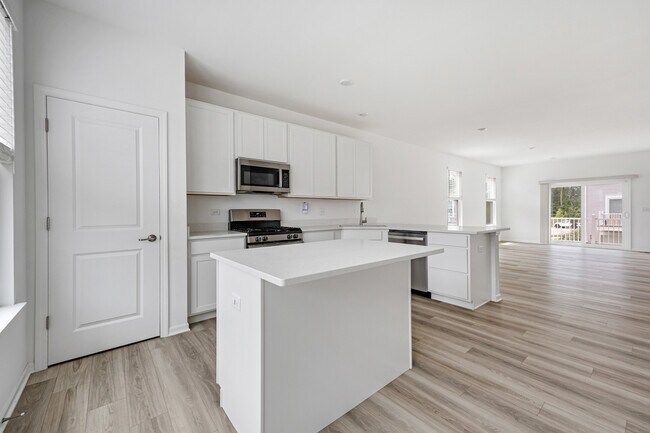 Building Photo - 553 Wolverine Dr