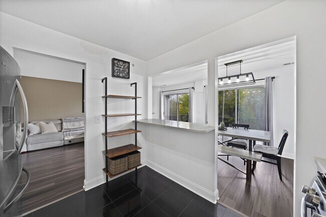 Building Photo - 7050 Newport Dr