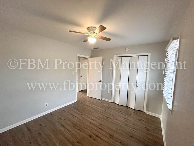 Building Photo - 330 W College St