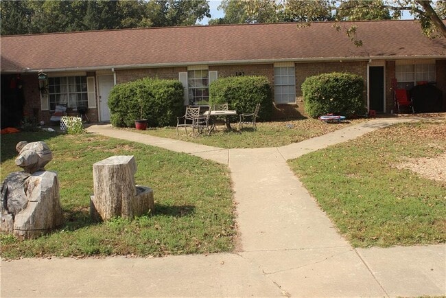 Primary Photo - 193 Wade Ln