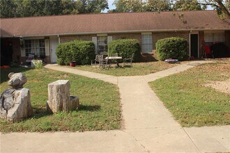 Building Photo - 193 Wade Ln