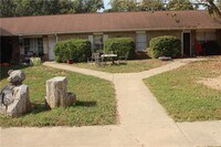 Building Photo - 193 Wade Ln