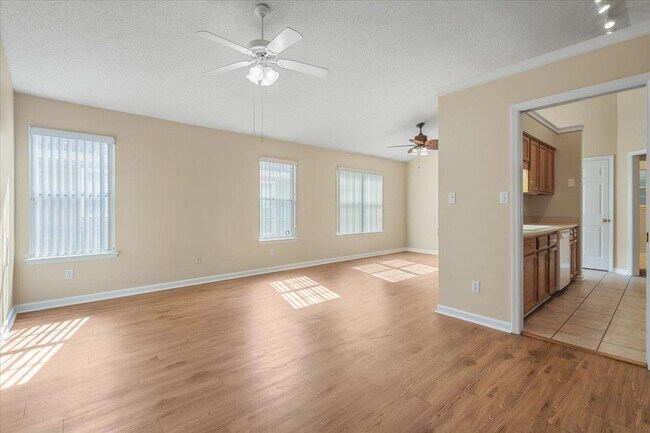 Building Photo - 135 Ivernia Loop