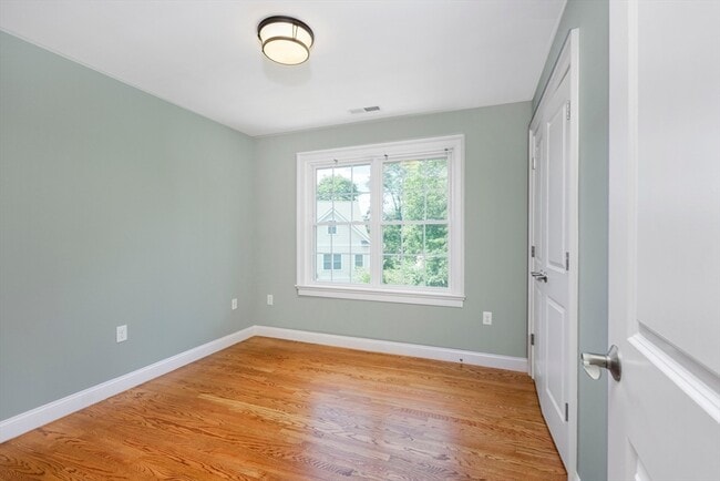 Building Photo - 14 Brattle Ln