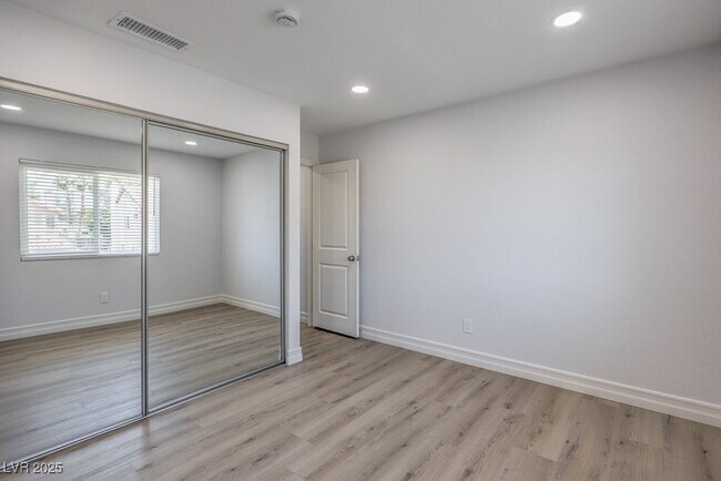 Building Photo - 8312 Huxley St
