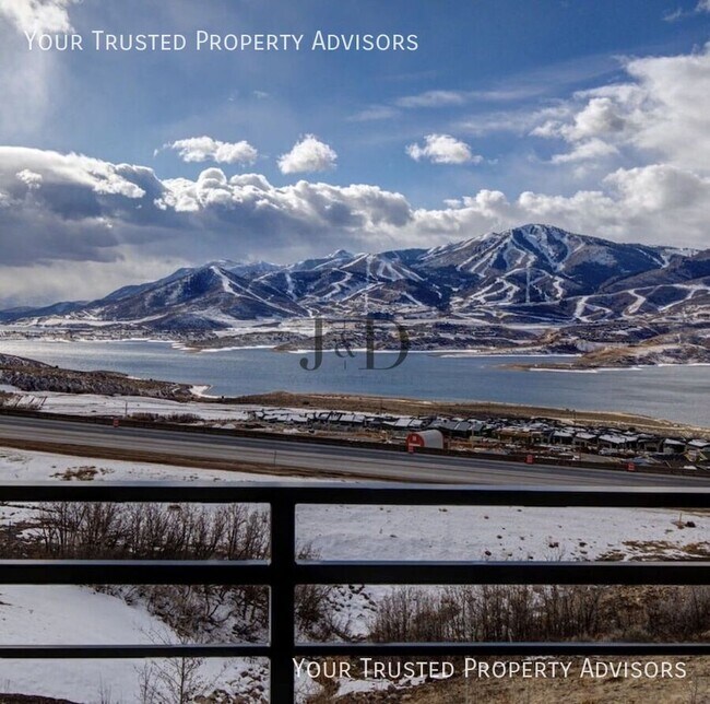 Building Photo - 807 E Klaim Dr