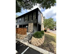Building Photo - 2718 Old Field Dr