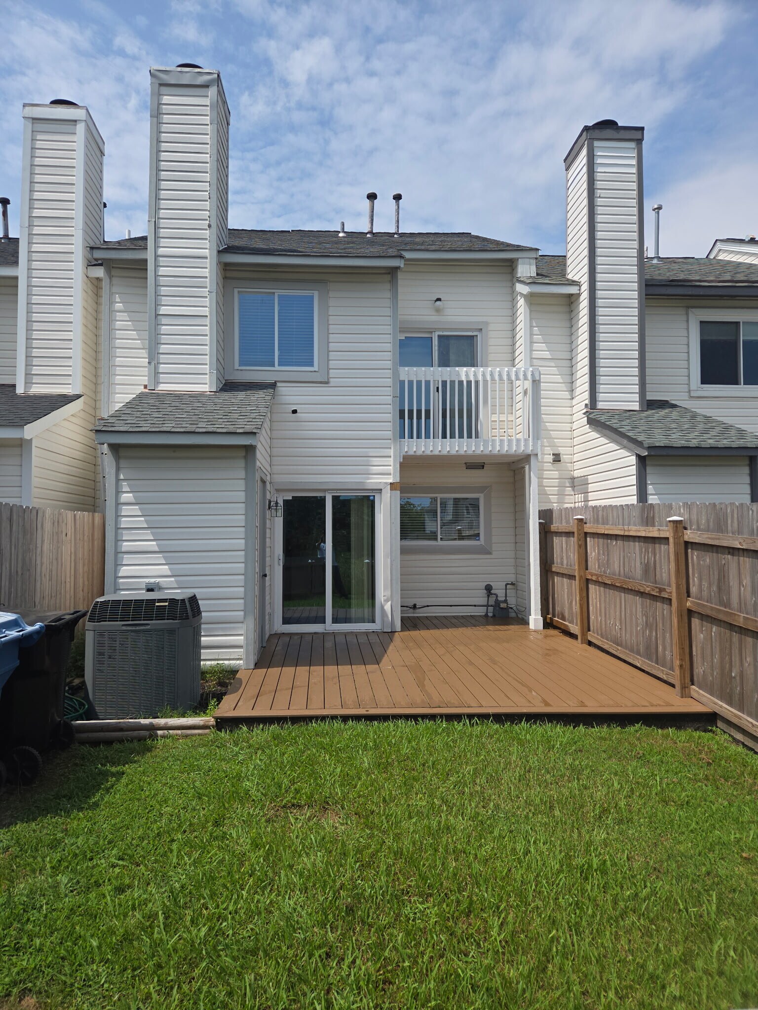 Building Photo - 726 Quesnel Dr