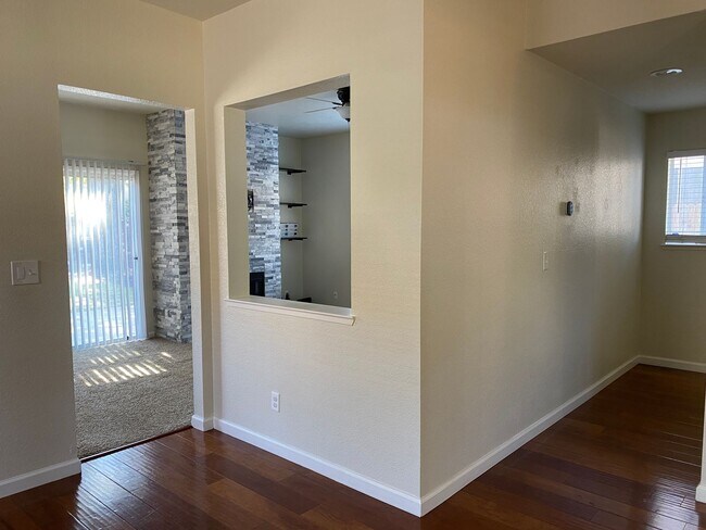 Building Photo - 8765 Clay Glen Way