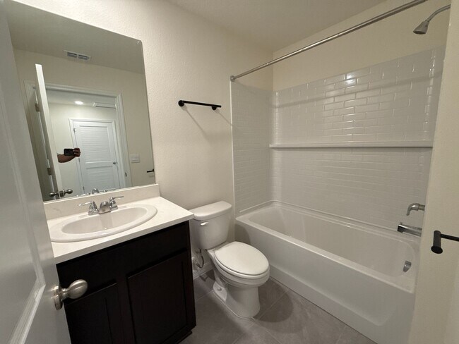 Building Photo - Beautiful Townhome Community Close to Everything!!