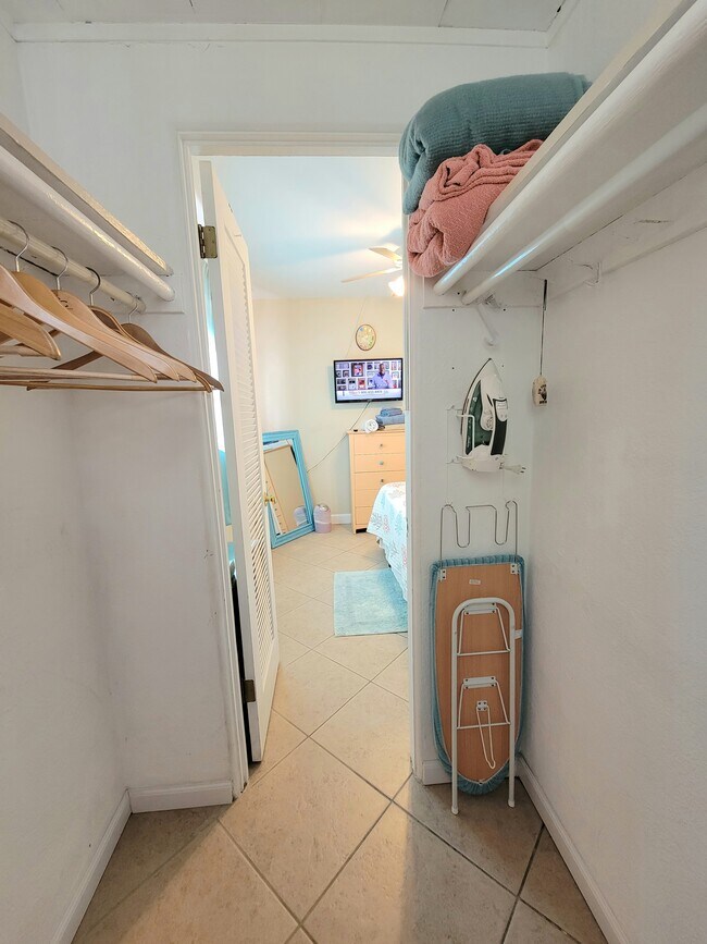 Building Photo - 814 67th St S