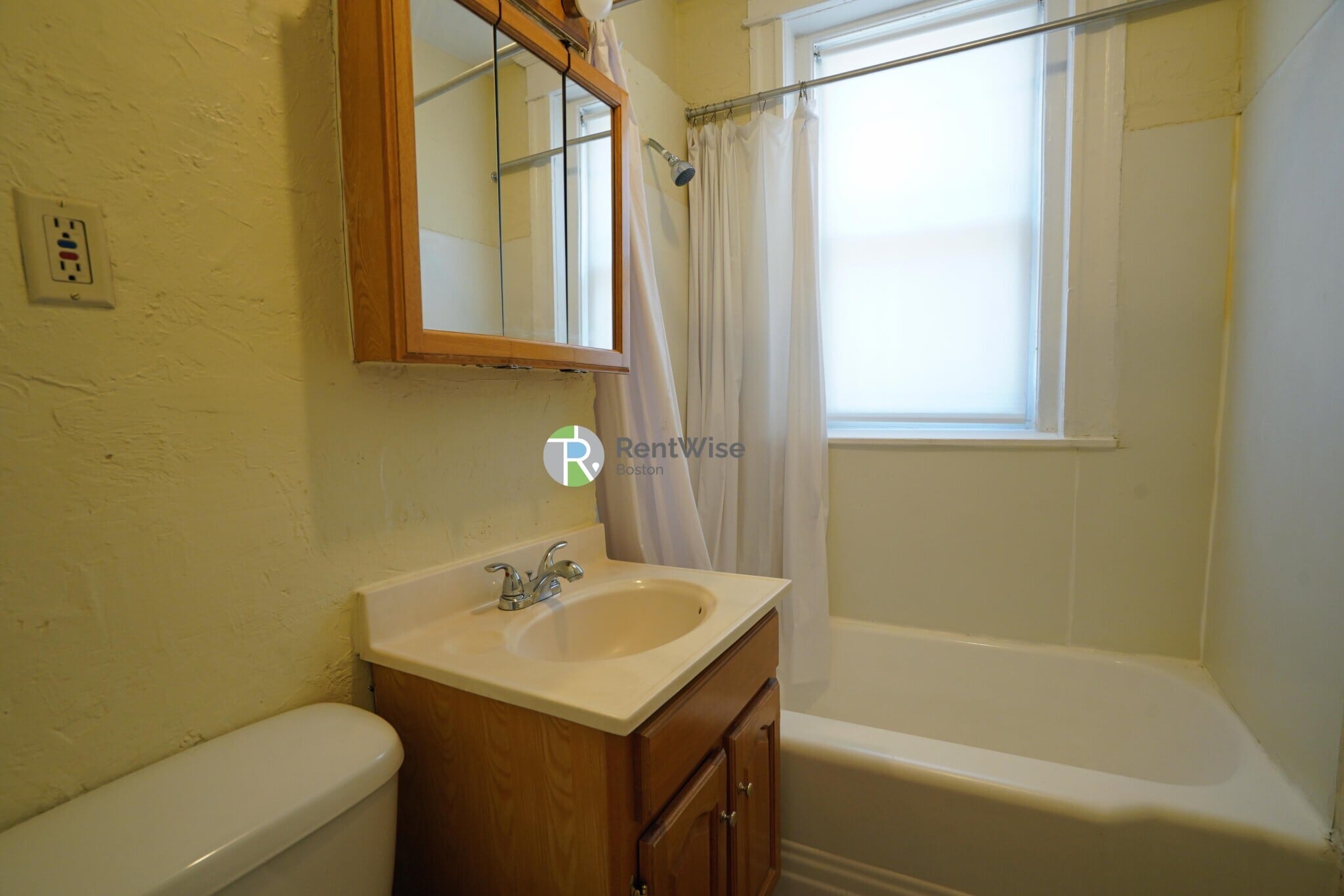 Building Photo - 217 Kelton St