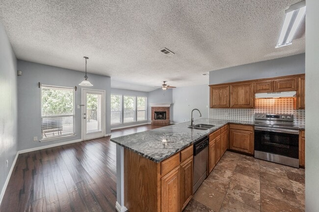 Building Photo - Spacious single-story 4-bedroom, 2-bath home in Arlington, Mansfield ISD
