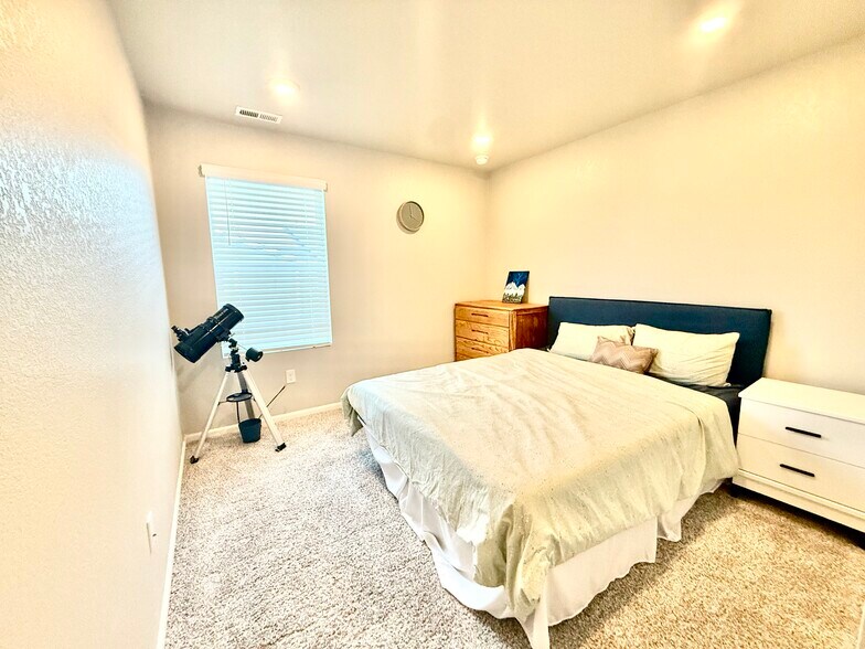 Building Photo - 12248 Dairy St