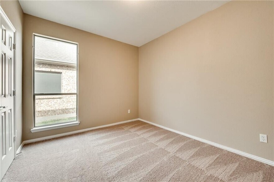 Middle Bedroom - 2716 Twinflower Dr