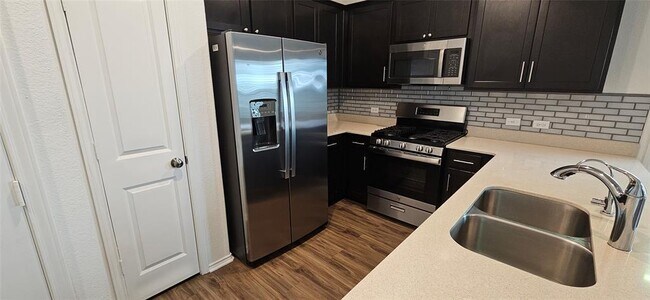 Building Photo - 325 Geode Glen