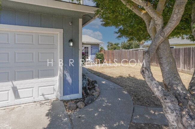 Building Photo - Spacious Family Retreat in Manteca, Ready ...