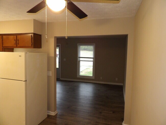 Building Photo - 176 Landings Dr