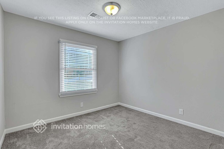 Building Photo - 300 Banberry Dr SE