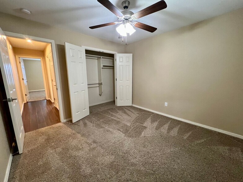 Building Photo - 511 Ridge Point Dr