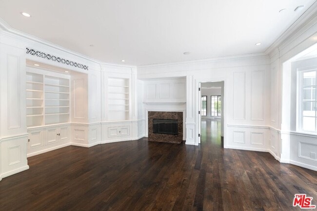 Building Photo - 1115 N Beverly Dr