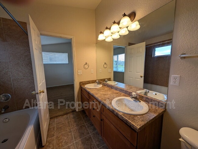 Building Photo - 4848 Iron Horse Villas Point