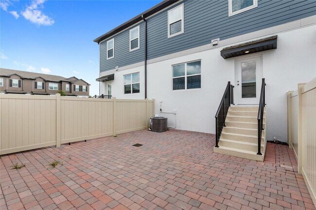 Building Photo - 12112 Plumpton Dr