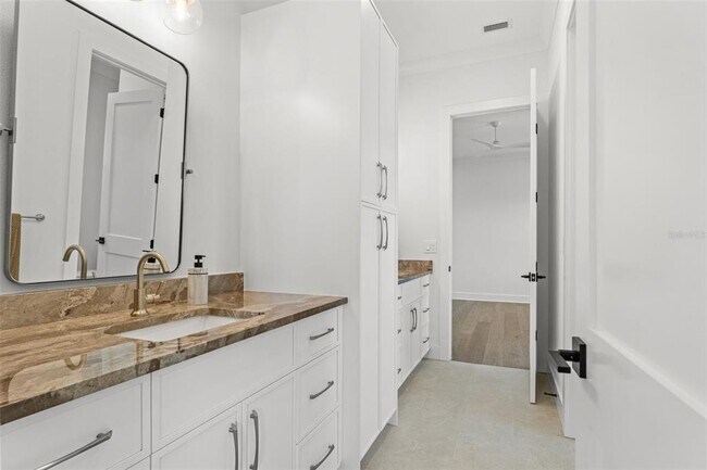 Building Photo - 500 E Davis Blvd