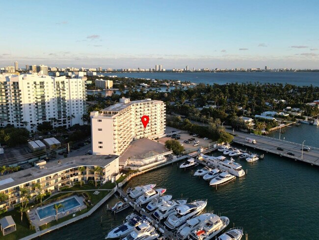 Building Photo - 212 West Dr